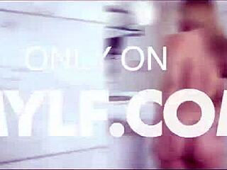 Amber Chase用紧致熟妇骚逼赔偷内裤嘿