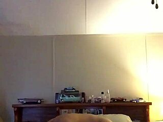 Paolla热妻狗爬式弯腰