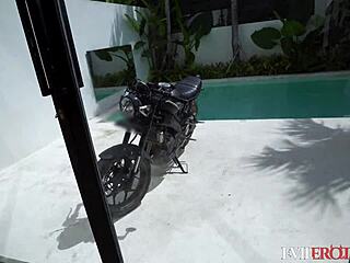 Hot Pinay babe hides her slutty side so well