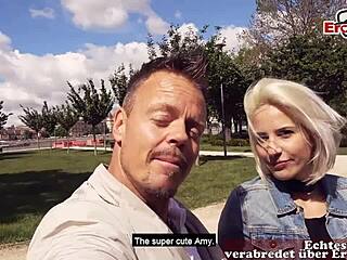 Schlanke blondine mit kleinen titten in nylons datet deutschen touristen zum sex.