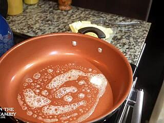 早餐操继母Kymber Leigh，感觉太野了