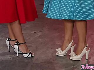 Cherie Deville教Cassidy Klein女同技巧