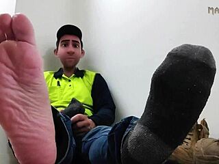 Step gay dad escapes into foot fantasy dreams at work!