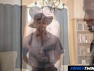 familytwink - gay stepdad n son seduce hot delivery guy