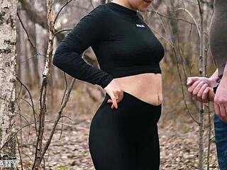 被漂亮色女抓住粗暴玩乐