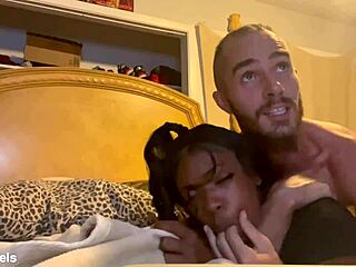 DirtyMoufPiece主演凌乱黑人网络摄像头私人秀