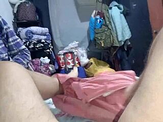 女友穿小衣服醒来我猛干她奶子乱晃