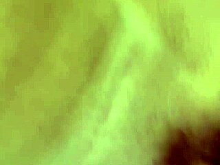 复古夫妻分享亲密自制性爱时刻