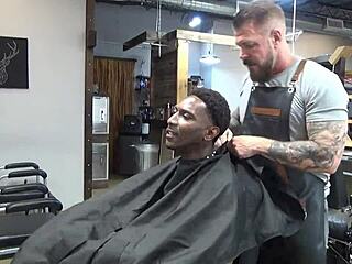 罗科·斯蒂尔理发店无套猛干舔屁眼骑大屌 跨种族同志