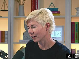 watching gal ritchie orgasm up close in solo scene