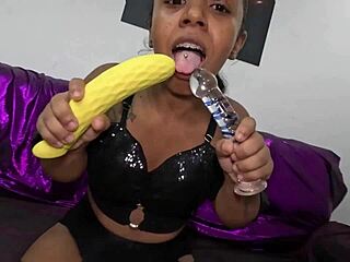 anões banging hard with big butt and tiny pussy getting creamy! 😍