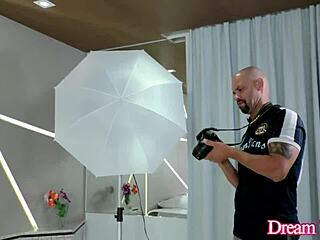 Julia Alves, a gorgeous trans woman, tempt a lucky photographer