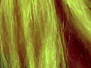 女主人和侍女在秘密约会中释放狂野指交激情