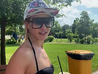 饥渴妹子们在水上乐园狂野公共性爱，哎呀！