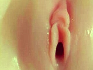 特写业余三人行，MonicaMoments娃娃从湿阴户舔精液