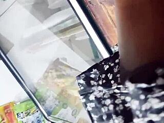 Upskirt en la tienda