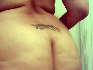 queenjuiccy big booty white girl shaking it hard