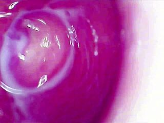 摄像头捕捉到湿润小穴深处激烈高潮！