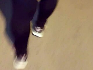 街头辣妈穿透视裤闪丁字裤