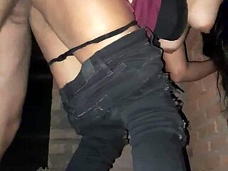 cuñada cumpliendo apuesta después de la fiesta