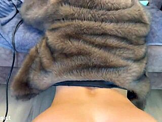 丰满熟女用巨大假阳具和肛交机狂野扩张