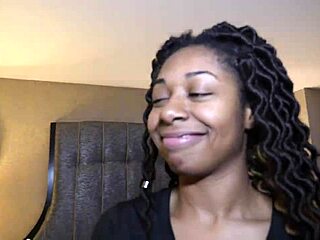 我看这18+性感妹张腿挨大黑屌超热辣