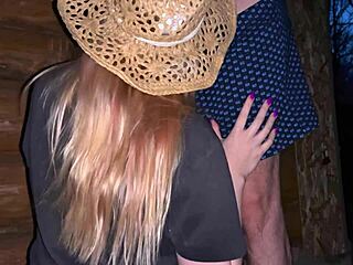 跟懷孕熟女在穀倉做愛！