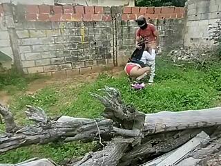 曲线18+少女内衣里放学后在废弃屋里猛骑