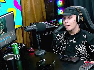 Victoria Camargo 展示身体，Ruan 忍不住抓紧她的小穴