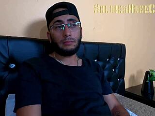 I met a beautiful brunette on social networks for a quick chat