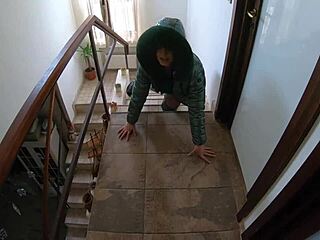 荡妇高挑熟女在舔鸡巴后高潮，屁股崇拜魅力