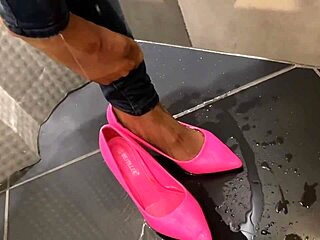Desperate Pee in Jeans Turns into Blowjob and Wet Mess