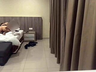 隐藏摄像头抓到出轨Tinder婊子骑马来西亚家伙