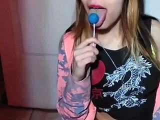 bonneyuwu playing with 3 sweet lollipops today