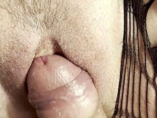 Hey, stepsister let me finish on her creamy close-up!