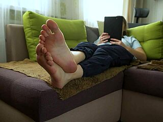 Oh, show off those bare soles!