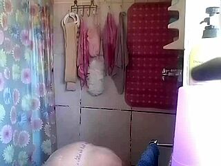 朋友的火辣熟女被间谍摄像头抓拍