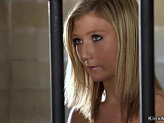 警官对比干塞屁股金发少女18+18+配鞭打堵嘴捆绑肛交办公室屈服