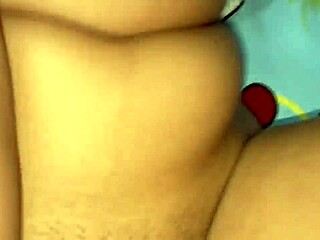 Desi bhabhi in saree teases with dirty Hindi talk