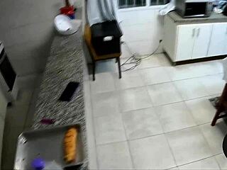 老公出门老婆闺蜜搞炮被抓现行中文字幕