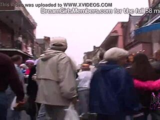 哦天啊，我喜欢用巨大射精和张开的洞在女上位挑逗，尤其是大屁股和大奶子的肛交历史部分