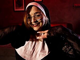 弗雷琳哈·玛达莲娜：看我丝袜穿刺奶头和大黑屌唯美写真