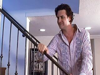 丰满继母Shyla Stylez在禁忌厨房高跟鞋里口交舔阴猛干