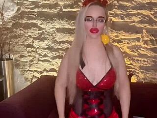 金发女神唱圣诞歌被支配