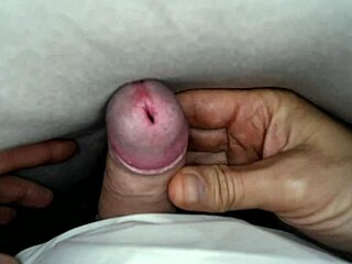 被窝里撸管射精爽翻