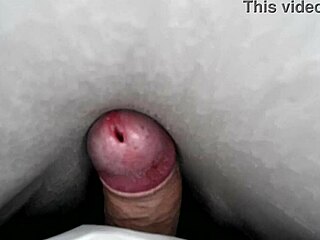 被窝里撸管射精爽翻