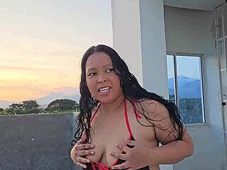 大屁股MILF屋顶被工人支配颜射口交金尿打屁股淫奴