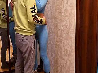 邻家妹穿旱冰鞋跟健美夫妇自拍猛操