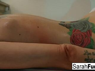 sarah jessie receives a relaxing massage from alix lynx