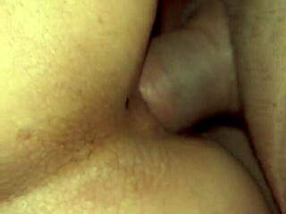 年轻拉丁荡妇健身时肛交巴西表哥，屁眼滴水衣服撕裂业余